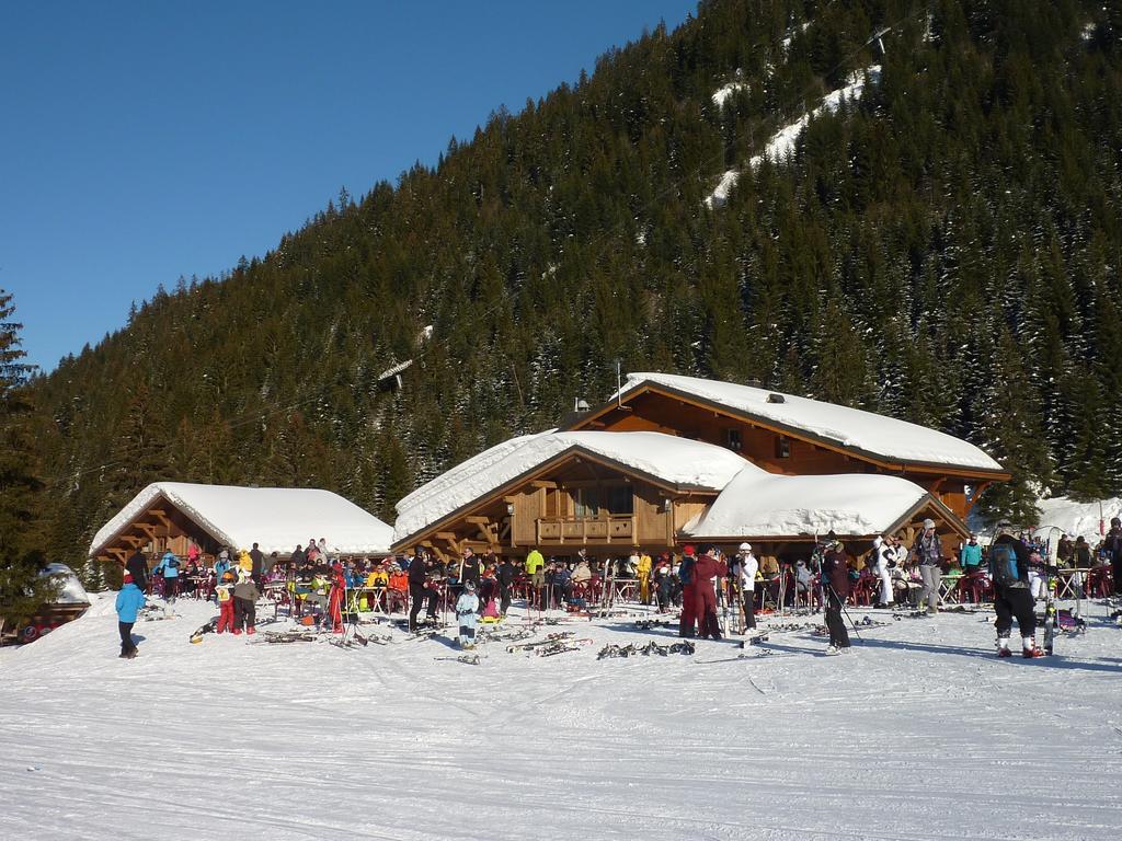 La Perdrix Blanche Hotel Châtel Exterior foto