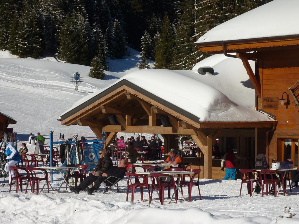 La Perdrix Blanche Hotel Châtel Exterior foto